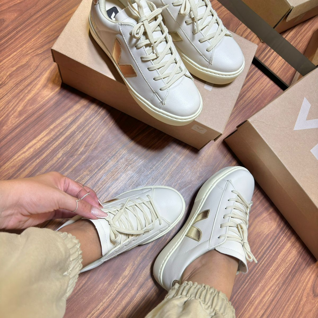 Tênis V Off White/Dourado