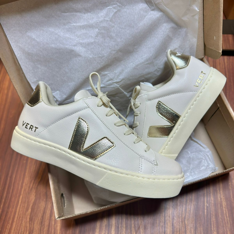 Tênis V Off White/Dourado