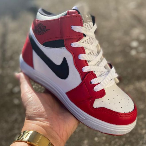 Tênis/ Bota Vermelha