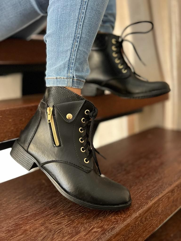 Bota Preta Cadarço