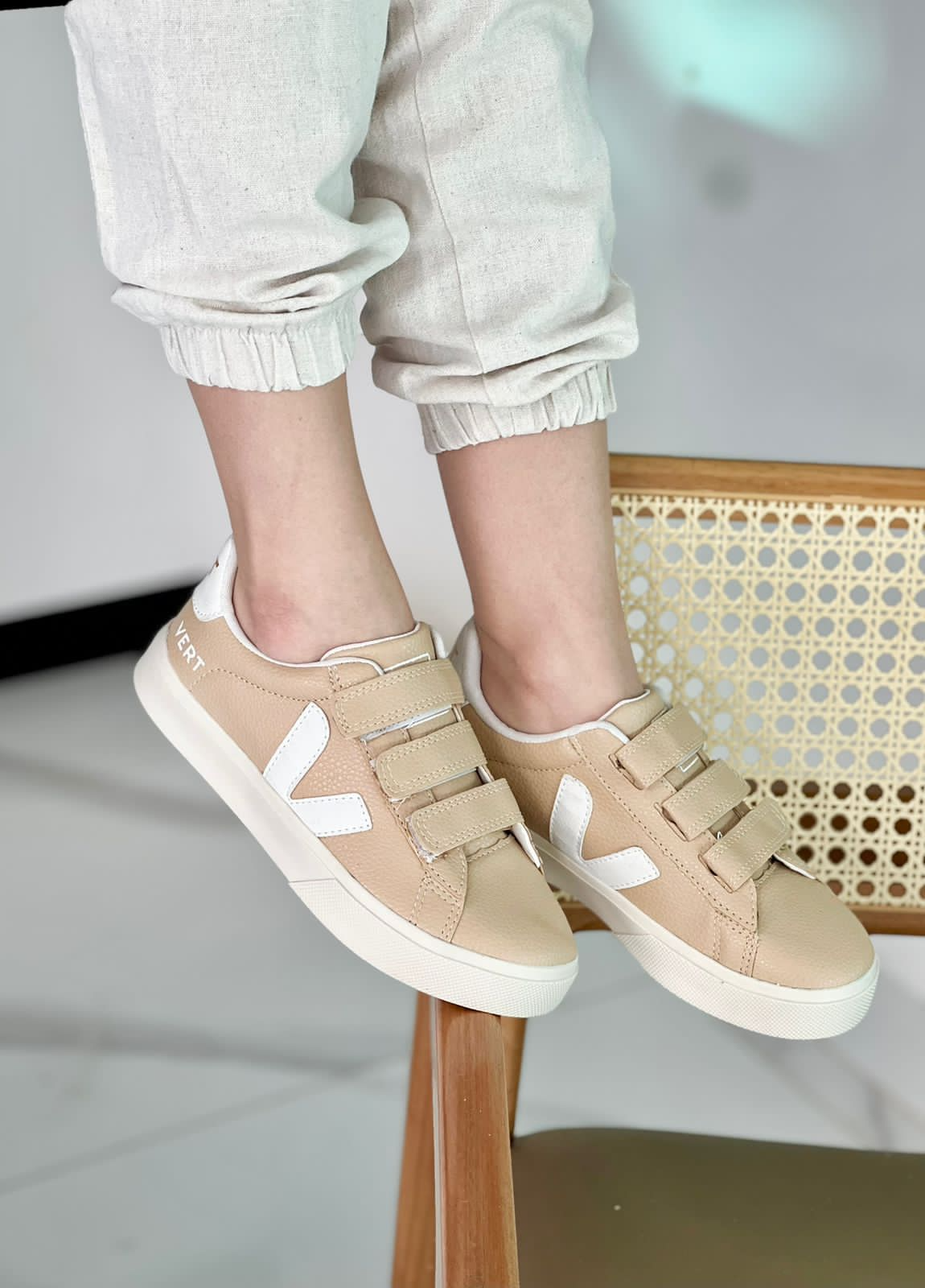 Tênis V Nude velcro