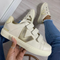 Tênis V  creme velcro