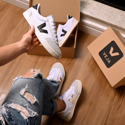 Tênis V Branco/Dourado