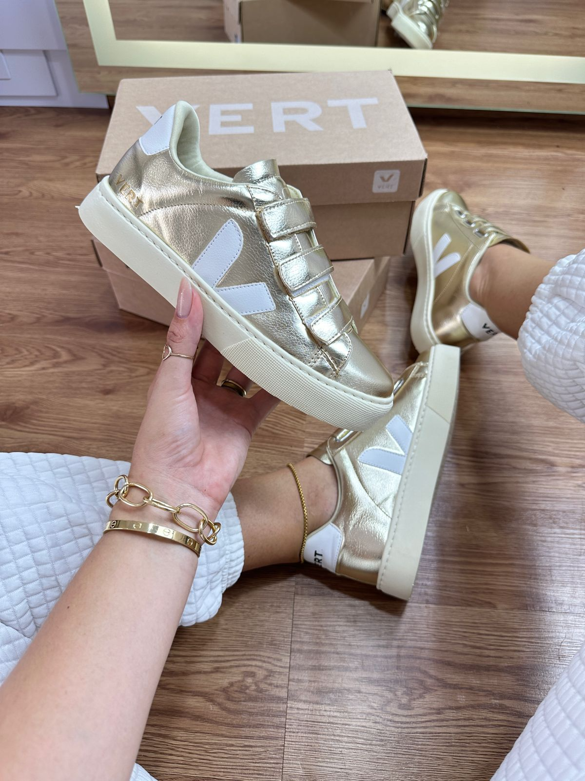 Tênis V Velcro/Dourado